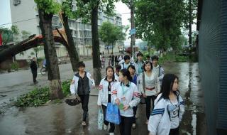 重庆大暴雨影响航班运行吗 实拍重庆大风暴雨